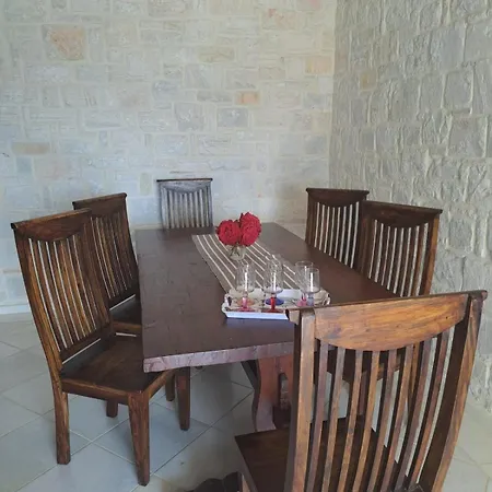 Jean Claud Villa Márpissa