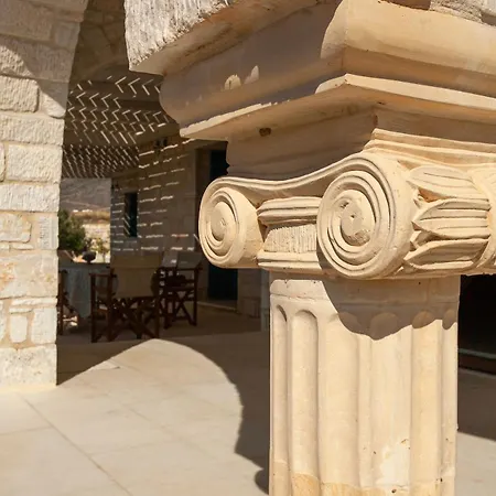 Jean Claud Villa Márpissa